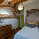 Holiday home Maison Independante En Pierre, 3 Chambres, Wifi Et Parking Pres De - Fr-1-653-47 Villefagnan