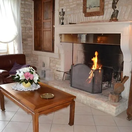 Casa de Férias Maison Independante En Pierre, 3 Chambres, Wifi Et Parking Pres De - Fr-1-653-47