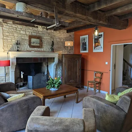 Maison Independante En Pierre, 3 Chambres, Wifi Et Parking Pres De Villefagnan