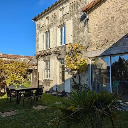 Casa de Férias Maison Independante En Pierre, 3 Chambres, Wifi Et Parking Pres De - Fr-1-653-47