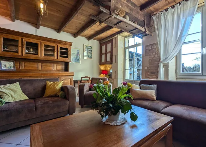 Familial De Charme Avec Jardin Et Animaux Acceptés - Fr-1-653-47 Villefagnan