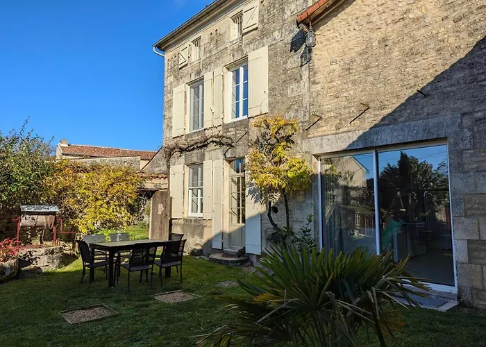 Hébergement de vacances Familial De Charme Avec Jardin Et Animaux Acceptés - Fr-1-653-47